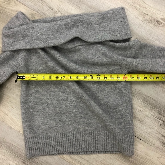 MINKPINK Womens Off the Shoulder Sunday Sweater SZ MED Gray - Picture 4 of 5